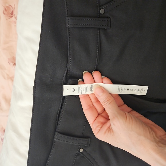 Women's Lululemon five pocket City to Sleek pants - Picture 2 of 4